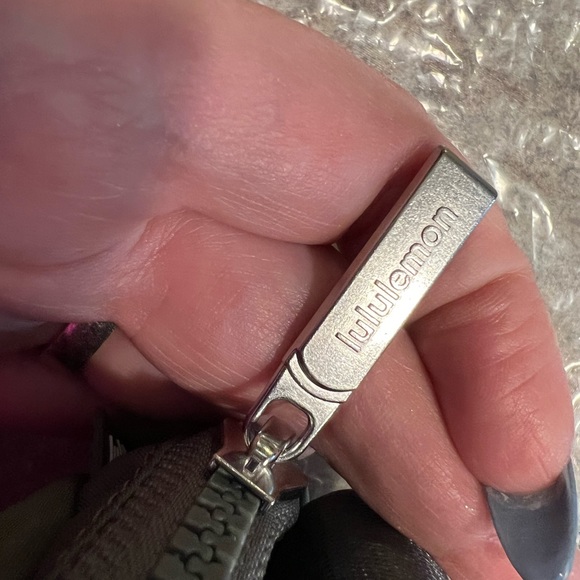 Brand New Lululemon Everywhere Belt Bag Sage Grey NWT - Picture 8 of 12